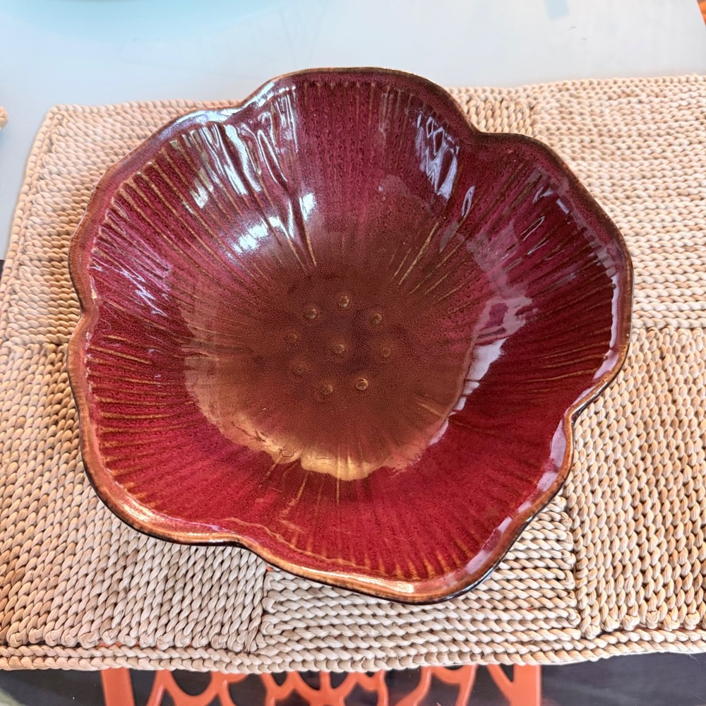 Pfaltzgraff Studio Sarina Red Poppy 9.5" Embossed Figural Flower Vegetable Bowl